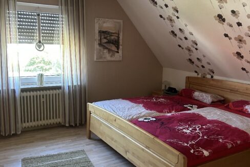 Schlafzimmer DG