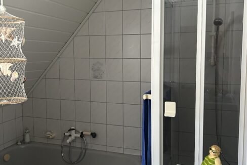 Wanne und Dusche DG