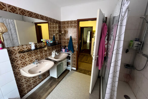 Badezimmer (EG)