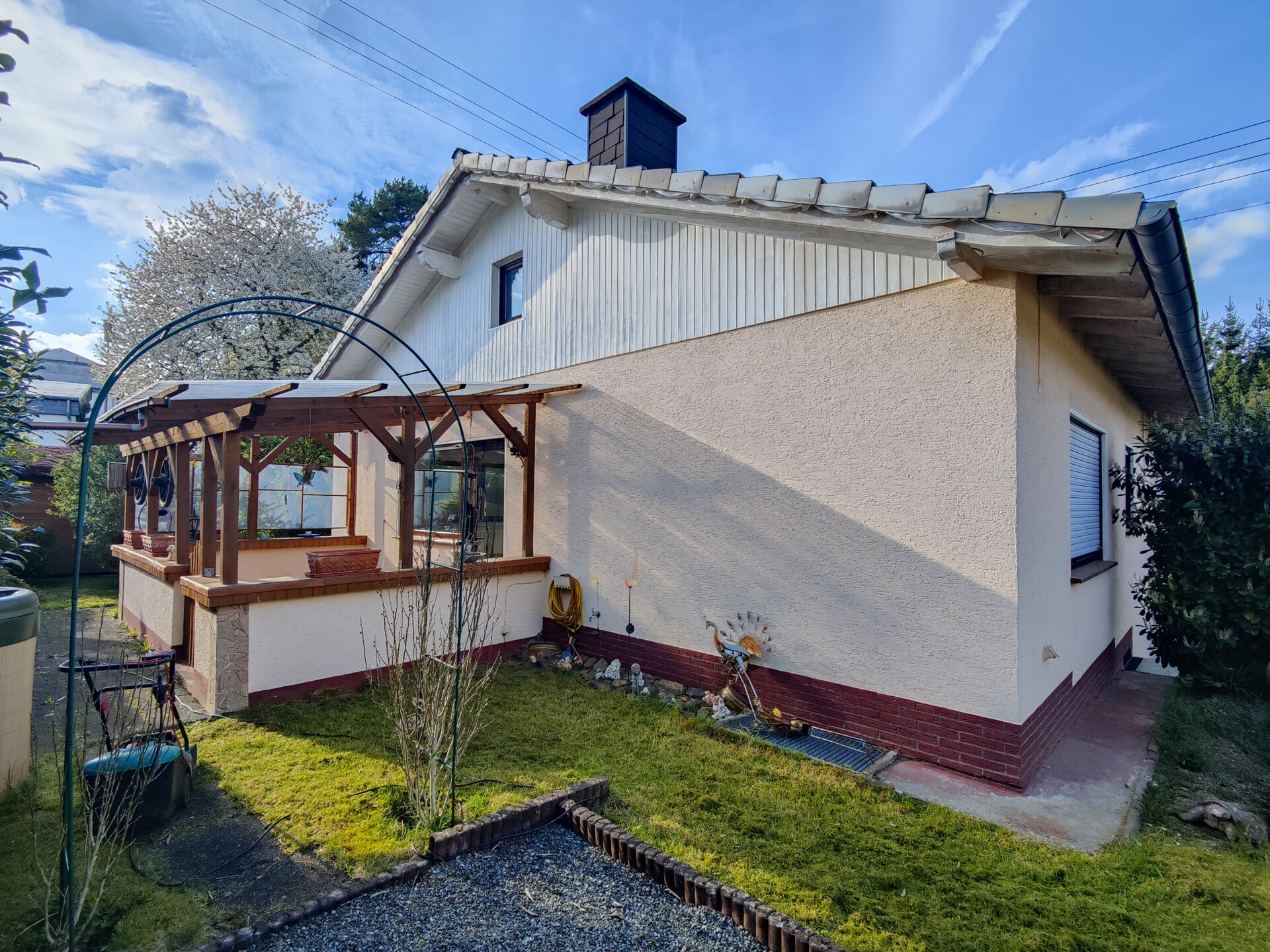 Einfamilienhaus in idyllischer Höhenlage mit herrlichem Ausblick!
