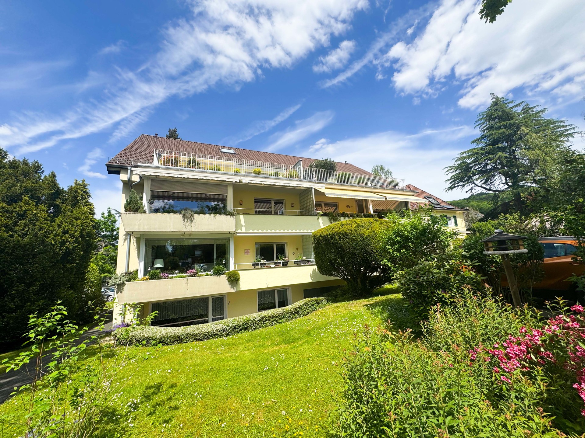 Gepflegte Souterrainwohnung mit drei Zimmern und zwei Terrassen in zentraler Lage von Bad Honnef