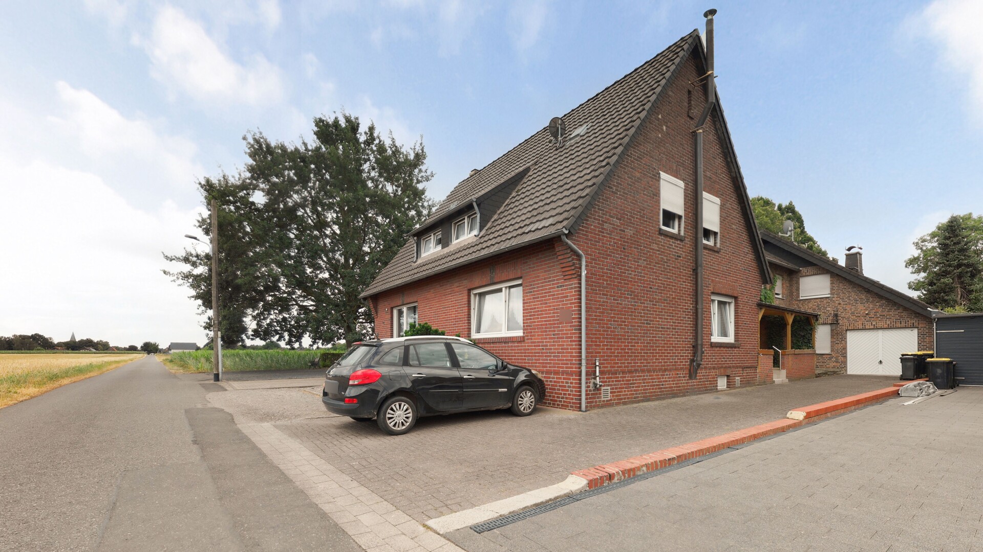 Raumwunder mit Rendite & Grünblick: Gepflegtes Zweifamilienhaus auf über 1.000 m² Grundstück