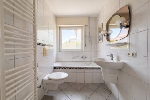 EG links Badezimmer
