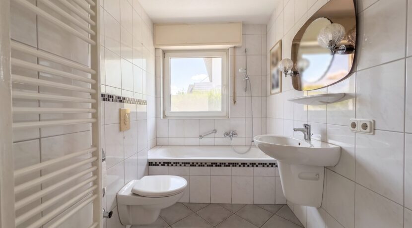 EG links Badezimmer