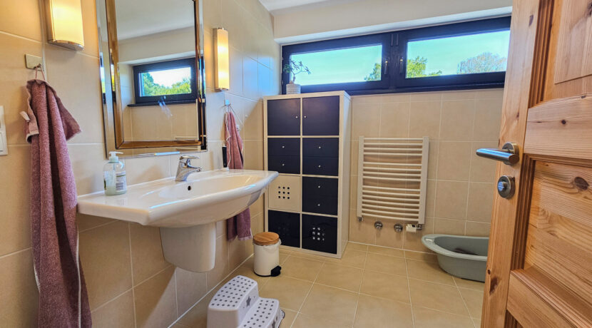 Badezimmer im DG