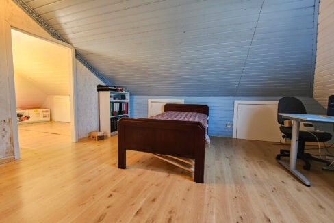 Schlafzimmer DG