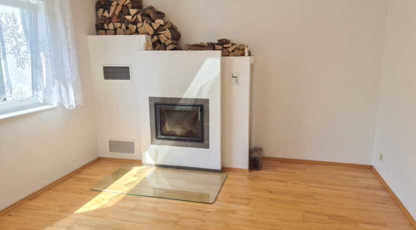 Wohnbereich mit Kamin (OG)