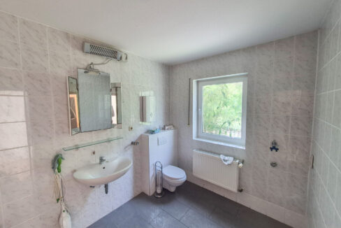 Bad/WC (EG)