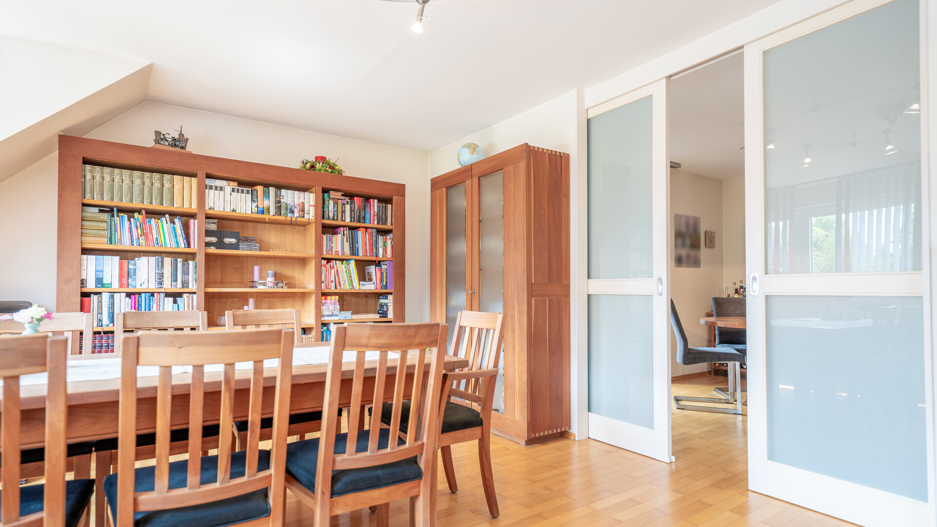 Haus‑in‑Haus‑Charakter: stilvolle 5‑Zimmer‑Maisonette mit Balkon und viel Raum zur freien Entfaltung - Photo 3