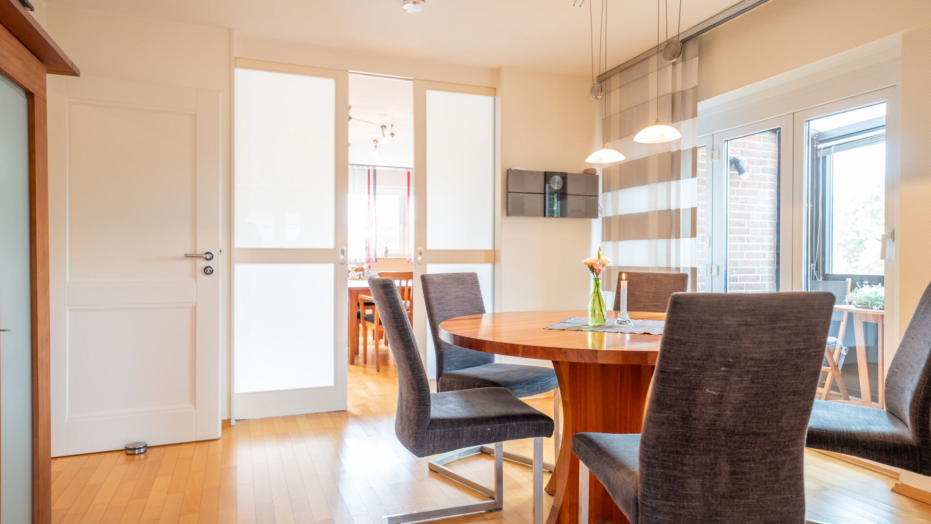Haus‑in‑Haus‑Charakter: stilvolle 5‑Zimmer‑Maisonette mit Balkon und viel Raum zur freien Entfaltung - Photo 2