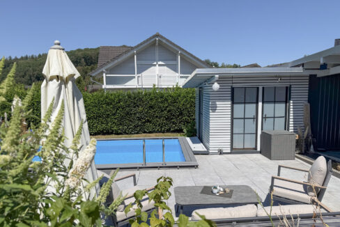 Gartenterrasse mit Pool