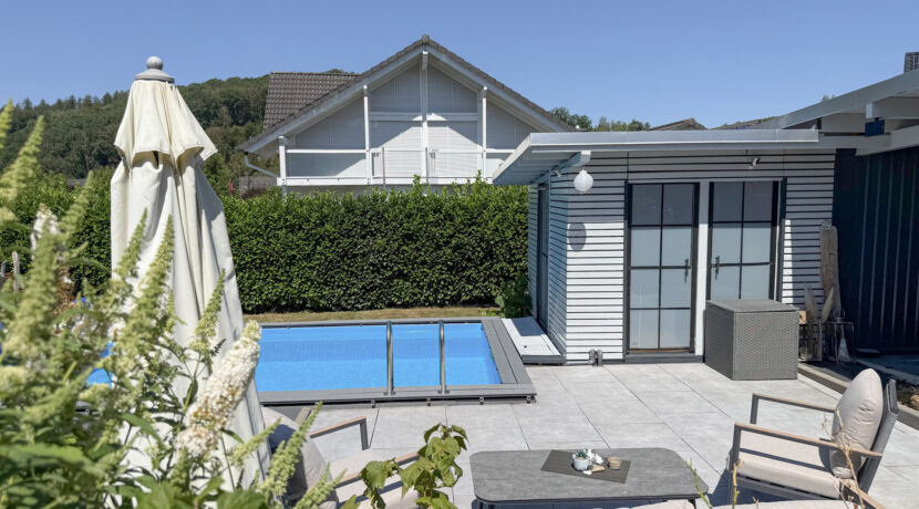 Gartenterrasse mit Pool
