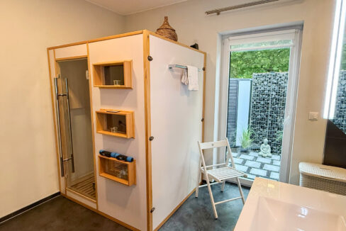 Duschbad (1) mit Infarotkabine