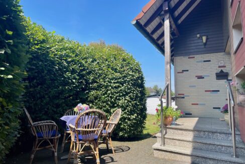 Hauseingang mit Terrasse