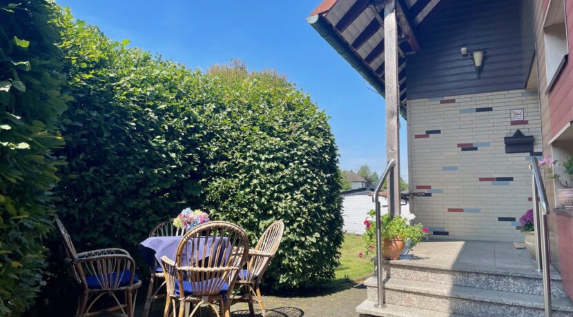 Hauseingang mit Terrasse