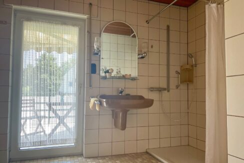 Bad mit ebenerdiger Dusche (EG)