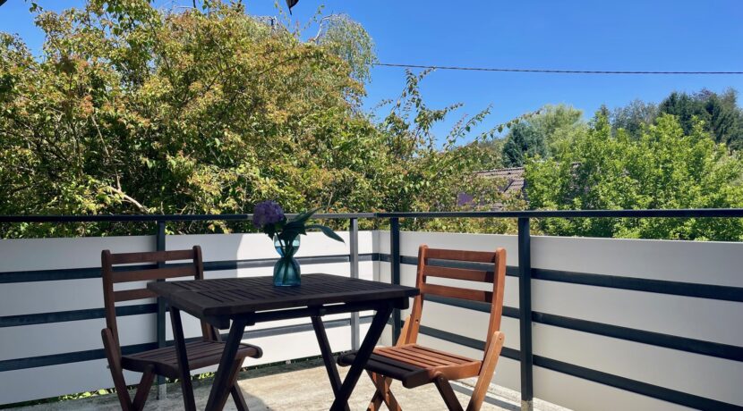 Terrasse mit Markise am Bad (EG)