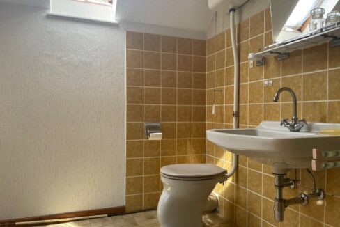 WC (DG)