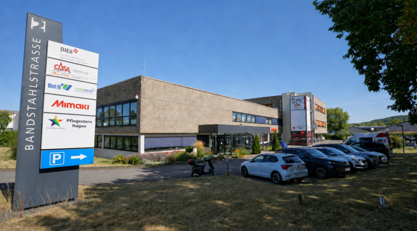 Zufahrt zum Bürohaus in guter Sichtlage