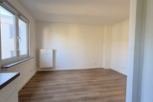 Blick von Küche zum Essbereich
