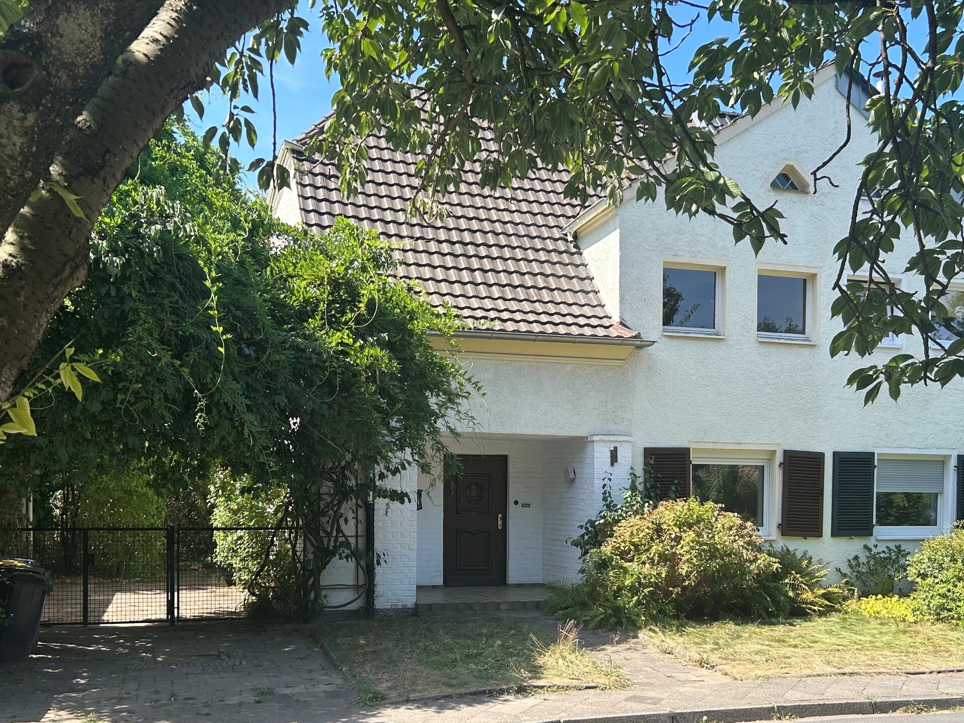 Charmante Doppelhaushälfte in begehrter Lage von Flehe