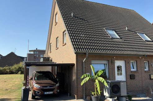 Moderne Doppelhaushälfte mit A+-Energieeffizienz in ruhiger Lage von Moers-Repel