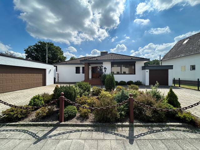 Ein Zuhause mit Charakter Freistehender Bungalow auf großzügigem Grundstück in MG-Hardt
