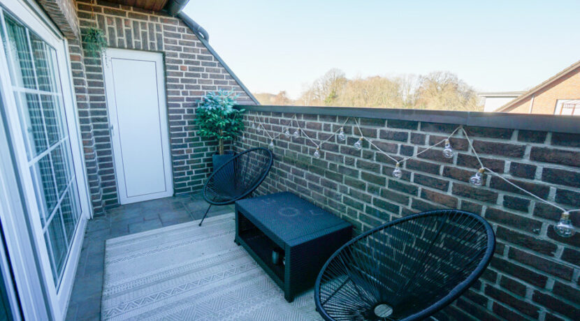 Loggia mit zwei Abstellräumen