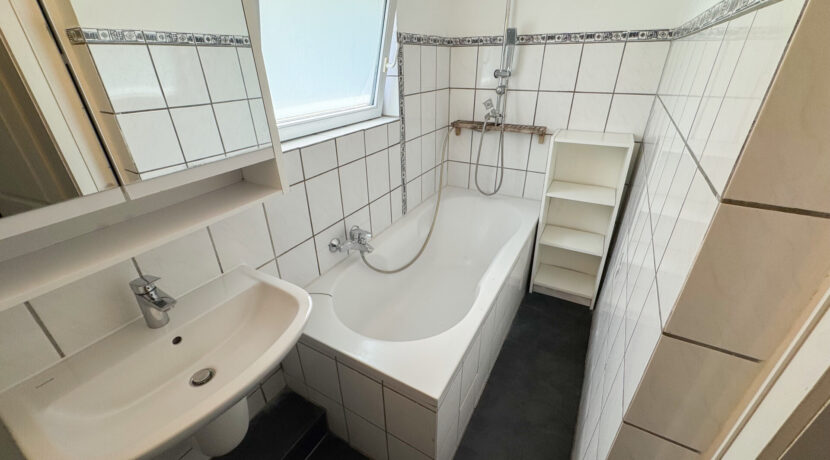 Tageslichtbad mit Wanne OG