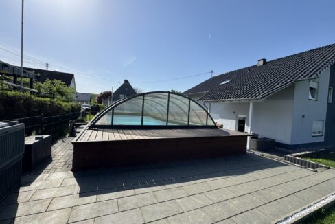 überdachter Poolt