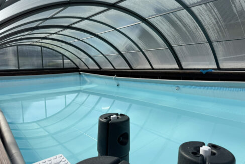 Überdachter Pool