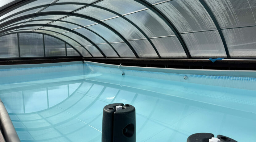 Überdachter Pool