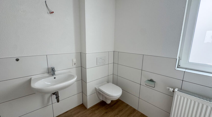 Tageslichtbad mit Dusche EG Wohnhaus Nr. 11
