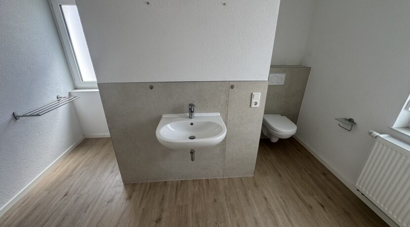 Tageslichtbad mit Dusche OG Wohnhaus Nr. 11