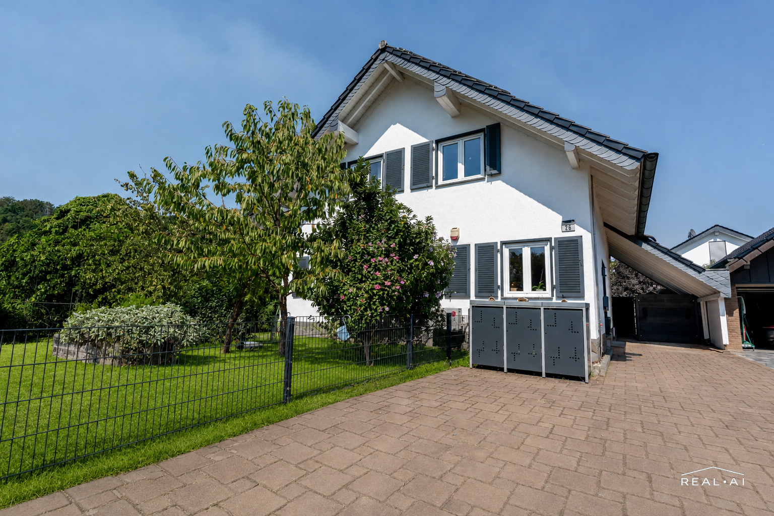 Großzügiger Familientraum mit Pool, Sauna und Einliegerwohnung