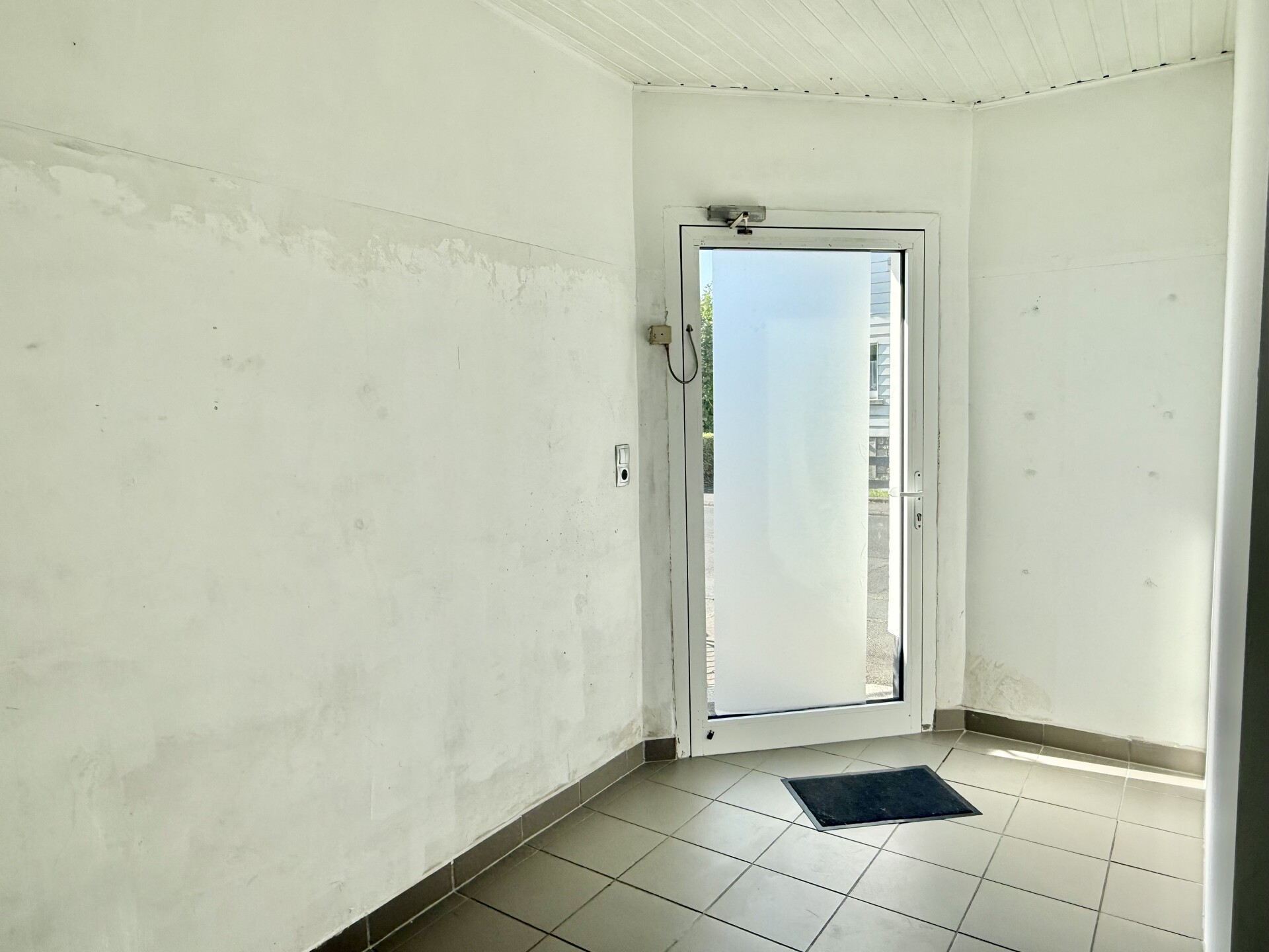 Gut sichtbare Gewerbefläche in Hachenburg! Ideal als Ladenlokal, Bürofläche o.ä.