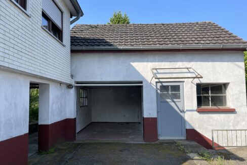 Garage mit Geräteschuppen