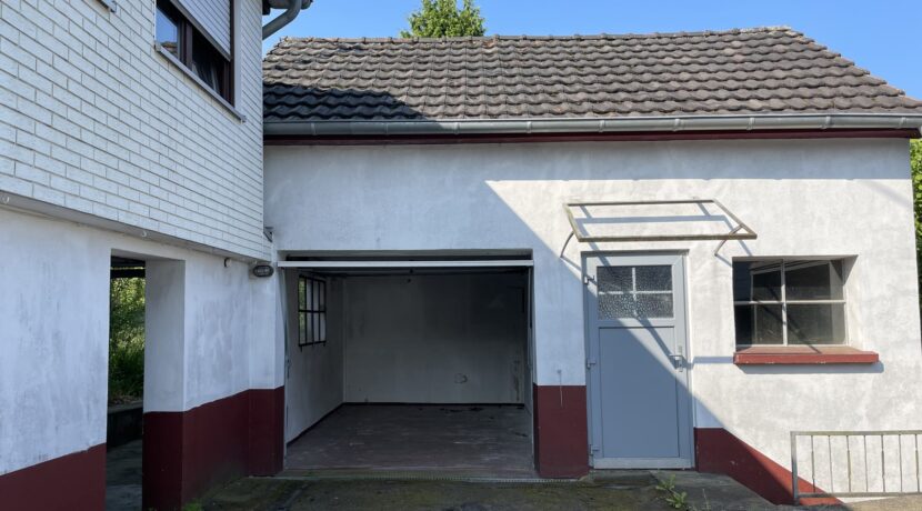 Garage mit Geräteschuppen