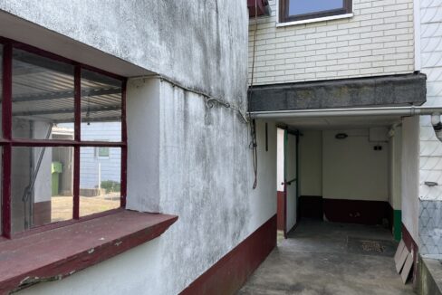 Gang vom Garten zum Haus
