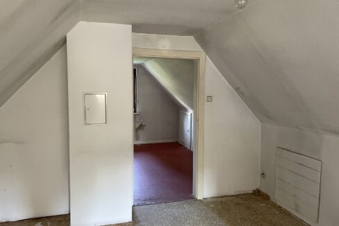 Durchgang zum zweiten Zimmer im DG