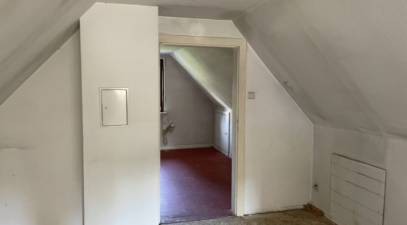 Durchgang zum zweiten Zimmer im DG