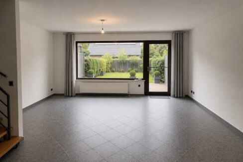 Wohnzimmer (mit KI aufgeräumt)