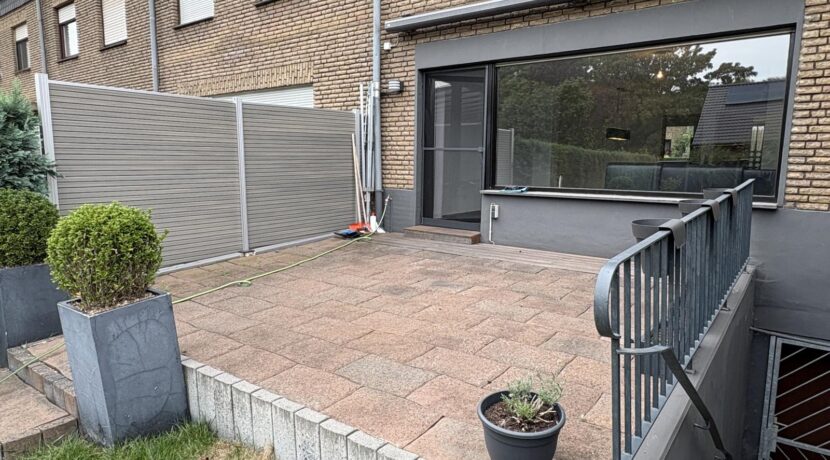 Blick auf die leere Terrasse