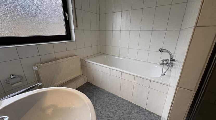 Badezimmer mit Wanne...