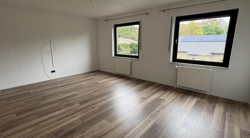 bei Bedarf in zwei Kinderzimmer teilbar
