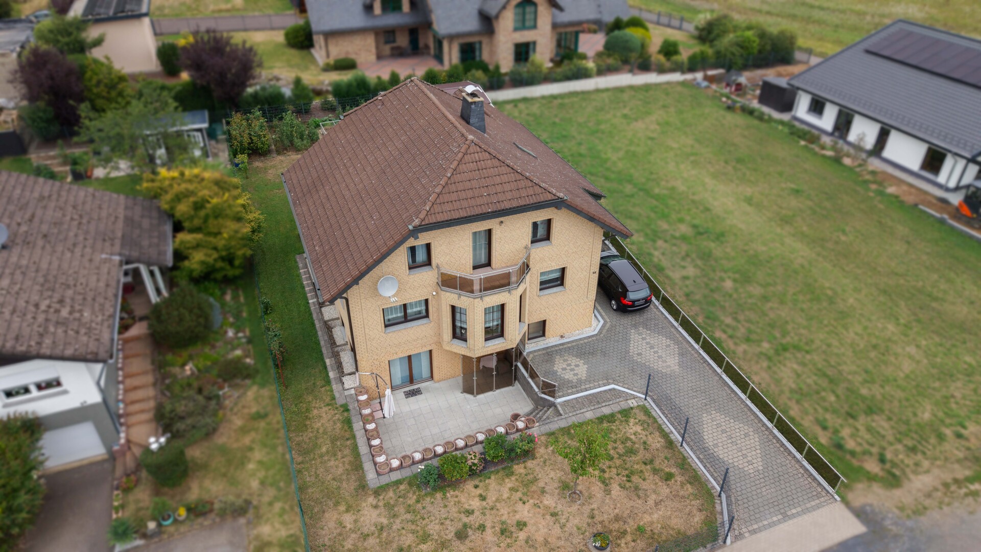 Großzügiges Landhaus mit viel Platz, gepflegtem Garten und vielseitigen Nutzungsmöglichkeiten!