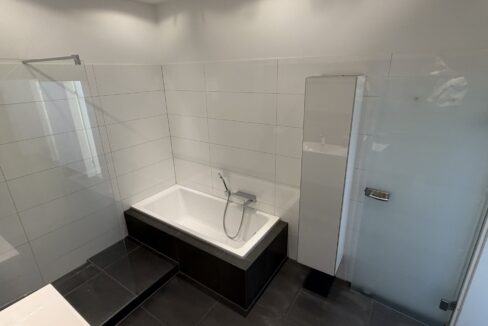 ...mit Badewanne...