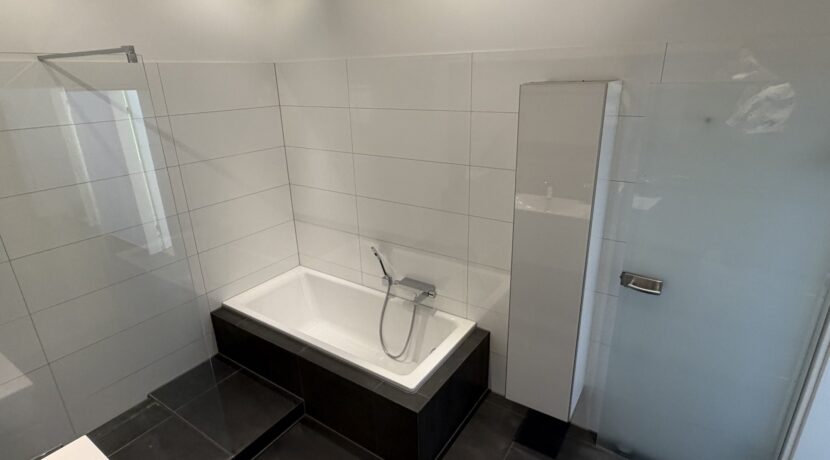 ...mit Badewanne...