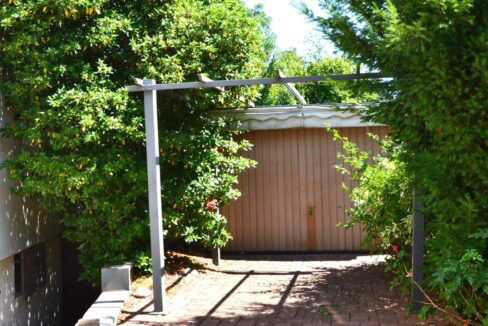 Garage mit Auffahrt