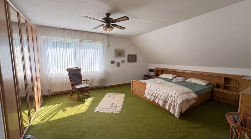 Zimmer 1 OG
